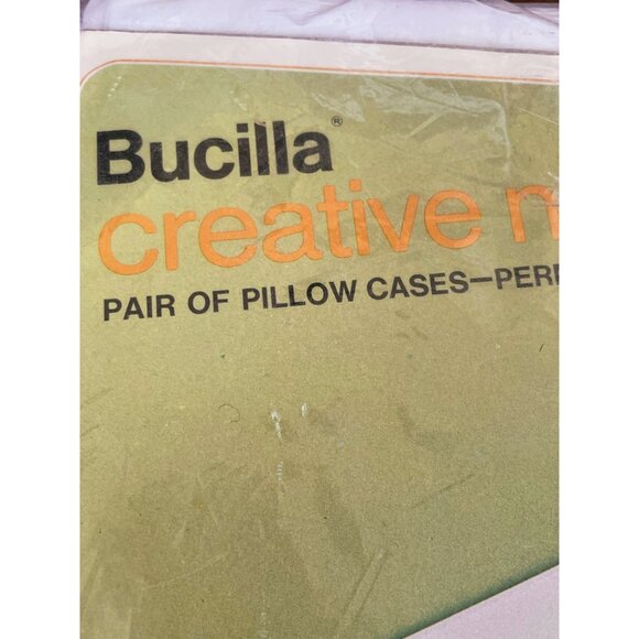 VIntage 1970s Bucillla Pair of Pillow Cases Floral Cross Stitch Embroidery Kit - Picture 5 of 8